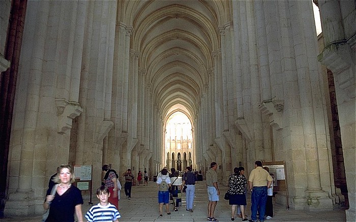 Mosteiro de Santa Maria de Alcobaça: Langhaus der Kathedrale
