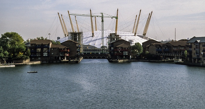 Isle of Dogs (Docklands): Blackwall Basin London 1998