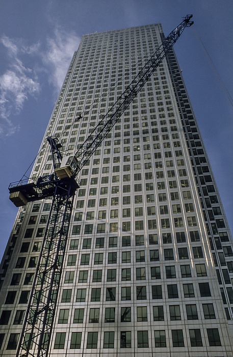 Isle of Dogs (Docklands): One Canada Square (Canary Wharf Tower) London 1998