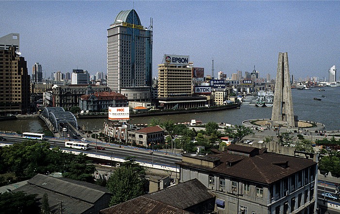 Shanghai Blick aus dem The Peninsula Hotel: Mündung des Suzhou in den Huangpu Huangpu Park Konsulat Russlands Panorama Hotel Waibaidu Bridge