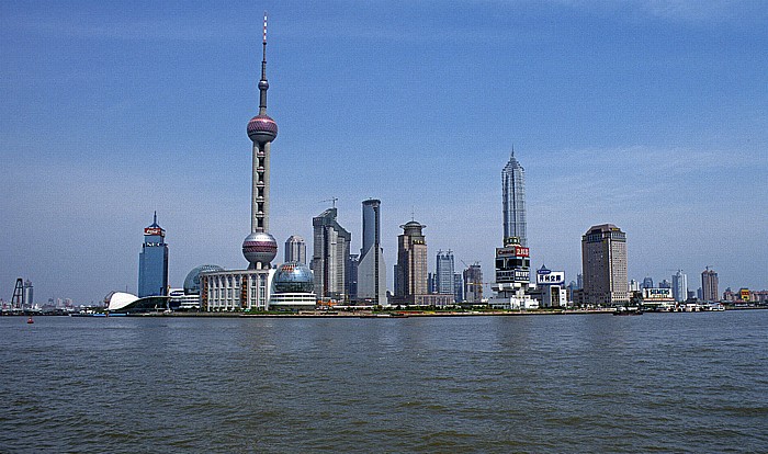 Shanghai Blick vom Bund: Huangpu und Pudong Jin Mao Building Oriental Pearl Tower