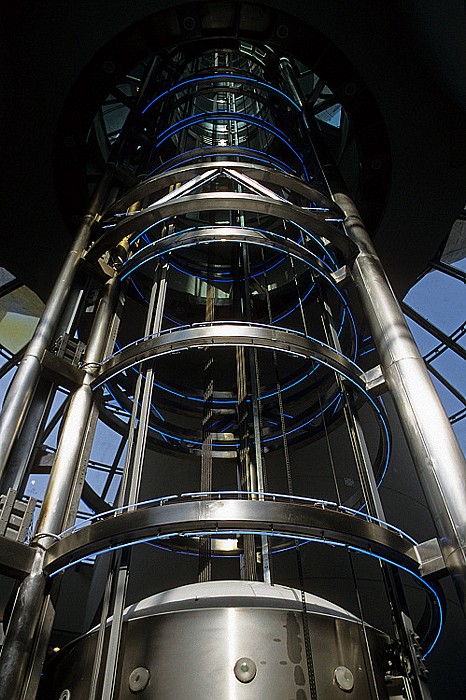 Oriental Pearl Tower: Aufzug Shanghai