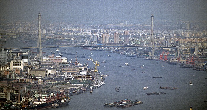 Shanghai Blick vom Oriental Pearl Tower: Huangpu, Hafen, Yangpu-Brücke Pudong