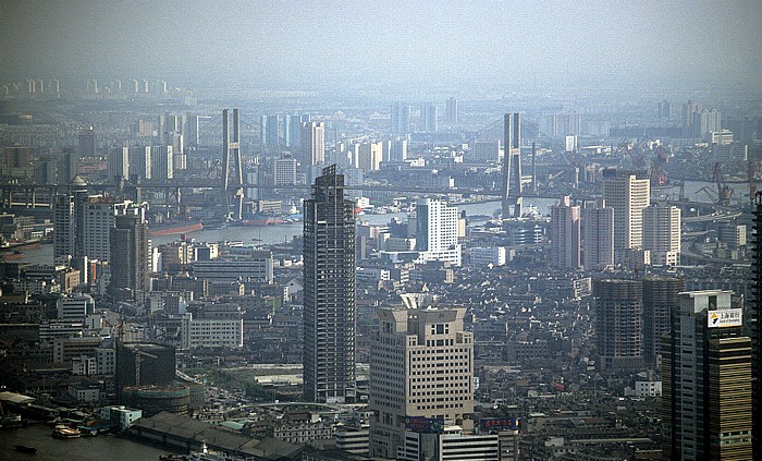 Shanghai Blick vom Oriental Pearl Tower: Puxi, Nanpu-Brücke über den Huangpu
