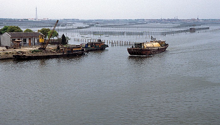 Kanäle mit Booten Zhouzhuang
