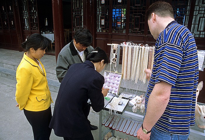 Historische Altstadt: Perlenverkaufsstand Zhouzhuang