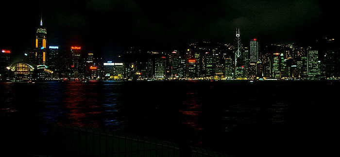 Kowloon: Blick auf Victoria Harbour und Hongkong Island Hongkong