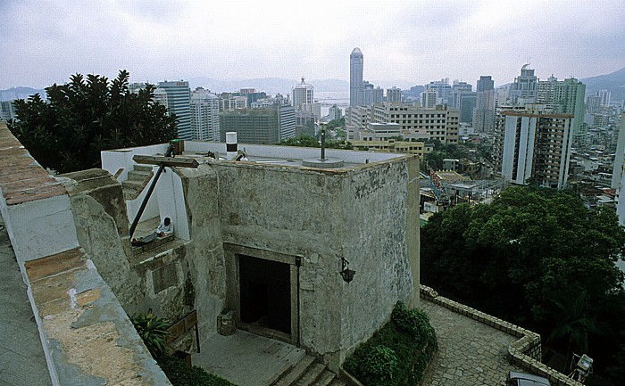 Macao Guia-Festung, dahinter das Stadtzentrum Bank of China Hotel Lisboa