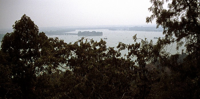 Neuer Sommerpalast (Yíhéyuán): Blick vom Berg der Langlebigkeit: Kunming-See Peking