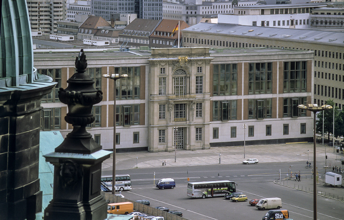 Blick vom Berliner Dom: Schloßplatz (Marx-Engels-Platz), Staatsratsgebäude der DDR