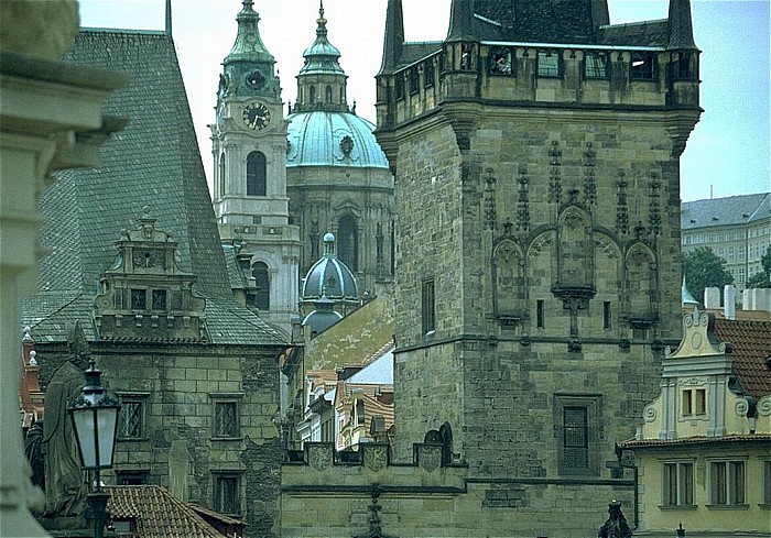 Prag Turm der Judithbrücke und Kleinseitner Brückenturm Nikolauskirche