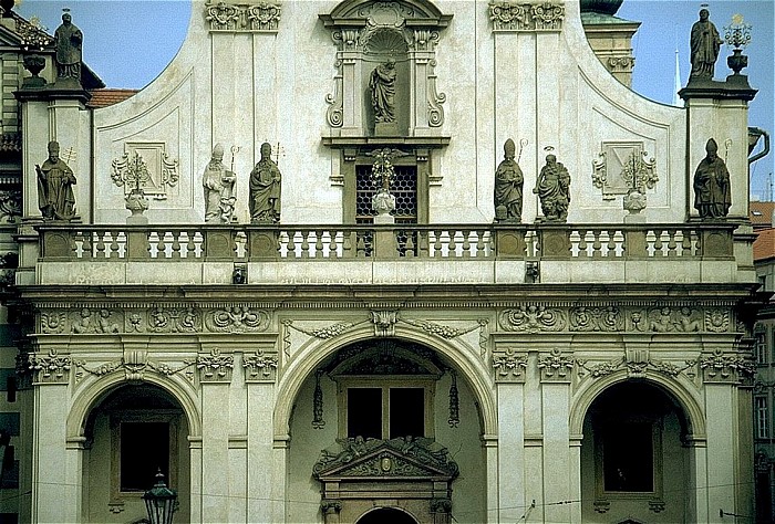 Kreuzherrenplatz: St.-Salvator-Kirche Prag