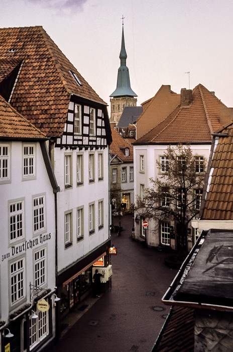 Osnabrück Blick vom Waterloo-Tor: Heger-Tor-Viertel (Altstadt) mit der Heger Straße Marienkirche