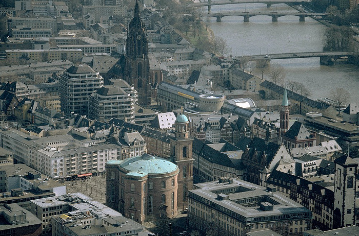 Frankfurt am Main Blick vom MainTower: Stadtzentrum Kaiserdom St. Bartholomäus Nikolaikirche Ostzeile Paulskirche Rathaus Römerberg