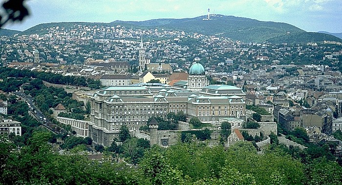 Budapest Blick vom Gellértberg: Königspalast Budaer Berge Matthiaskirche