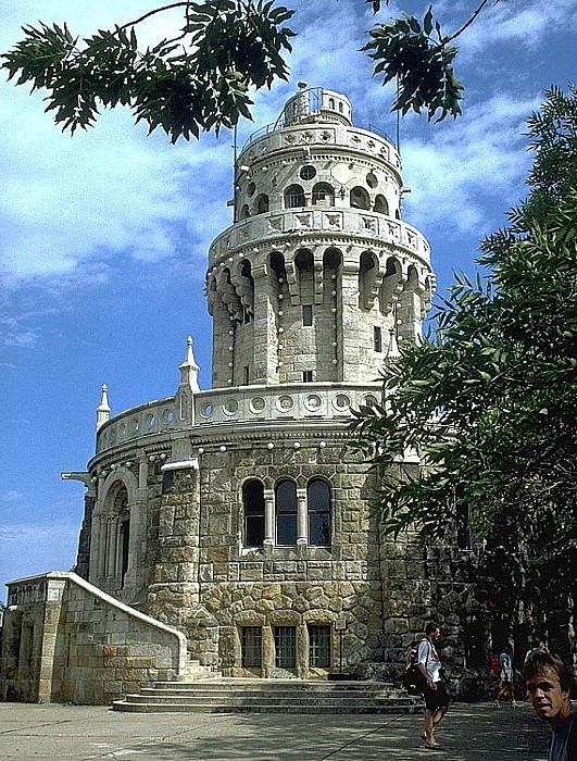 Erszébet-Aussichtsturm auf dem Gipfel des Jánosbergs Budapest