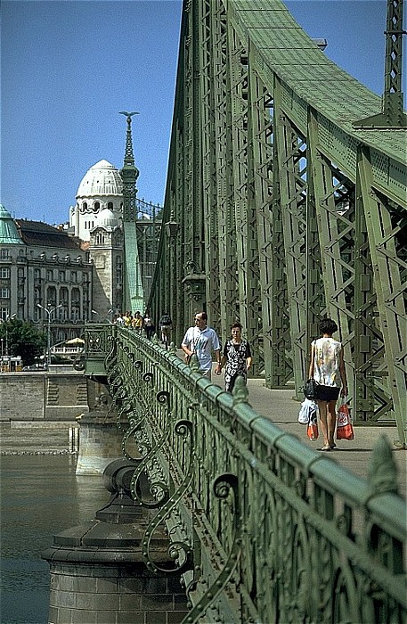 Budapest Freiheitsbrücke über die Donau Hotel Gellért