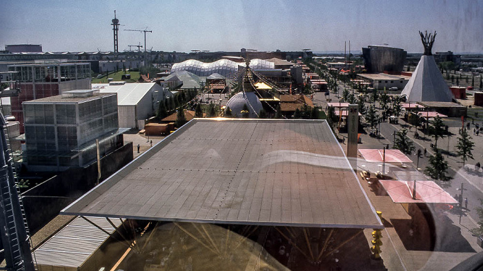 Hannover EXPO 2000: Blick aus der Seilbahn - Pavillons West Big Tipi EXPO 2000 cyclebowl EXPO 2000 Pavillons West EXPO 2000 Seilbahn EXPO 2000