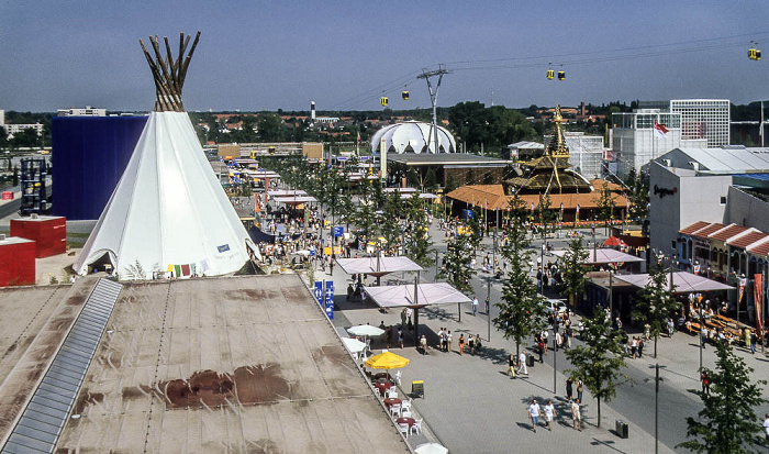 Hannover EXPO 2000: Blick von der cyclebowl - Pavillons West Big Tipi EXPO 2000 cyclebowl EXPO 2000 Himalaja-Pavillon des Königsreichs Nepal EXPO 2000 Isländischer Pavillon EXPO 2000