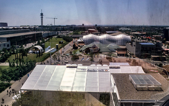 EXPO 2000: Blick aus der Seilbahn - Parkwelle, Pavillons West Hannover