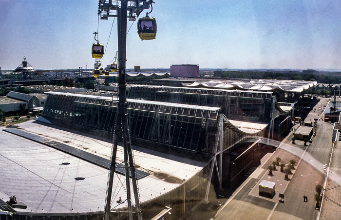 EXPO 2000: Blick aus der Seilbahn - Gelände Mitte (Messehallen) Hannover