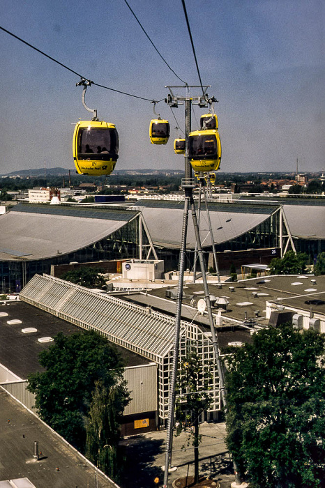 EXPO 2000: Blick aus der Seilbahn - Gelände Mitte (Messehallen) Hannover