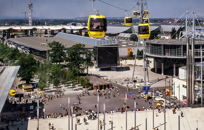 EXPO 2000: Blick aus der Seilbahn - Exponale, Gelände Mitte (Messehallen) Hannover