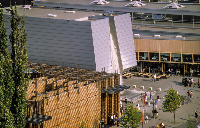 Hannover EXPO 2000: Blick von der Postbox - Schweizer Pavillon (links) und Norwegischer Pavillon Norwegischer Pavillon EXPO 2000 Postbox EXPO 2000 Schweizer Pavillon EXPO 2000