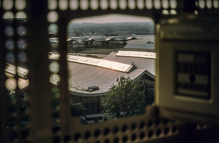 EXPO 2000: Blick von der Postbox - Messehalle 9 und EXPO-Dach Hannover