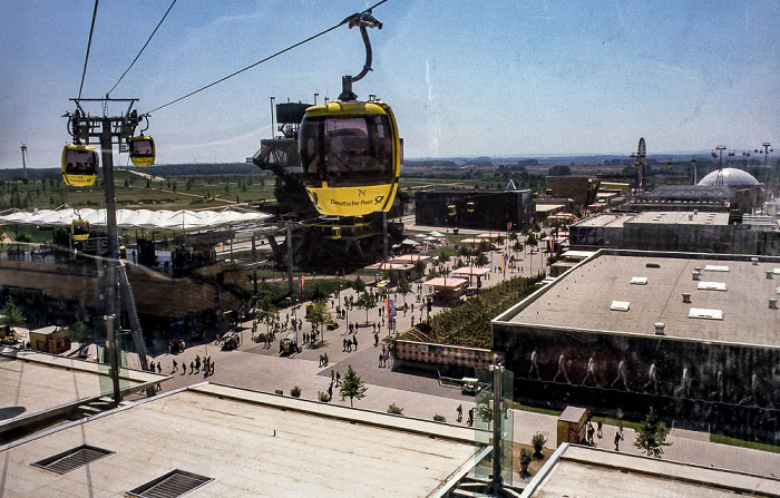 Hannover EXPO 2000: Blick aus der Seilbahn - Pavillons Ost Pavillons Ost EXPO 2000 Seilbahn EXPO 2000