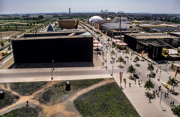 EXPO 2000: Blick vom Niederländischen Pavillon - Pavillons Ost, Europa-Boulevard Hannover