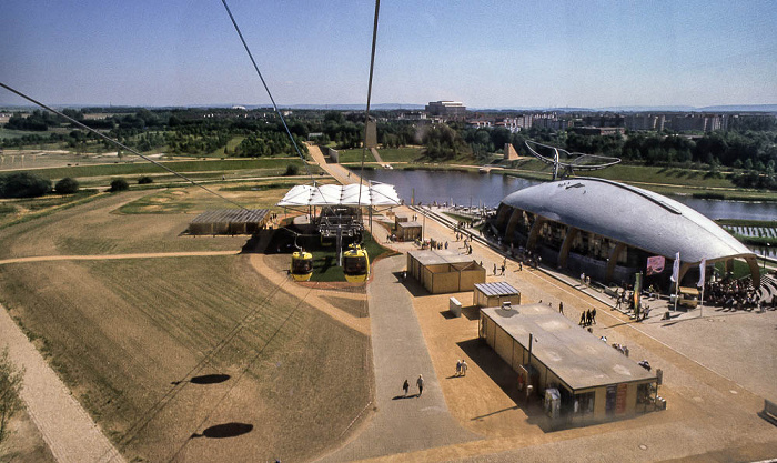 EXPO 2000: Blick aus der Seilbahn - EXPO-Park, Pavillon der Hoffnung / Wal Hannover