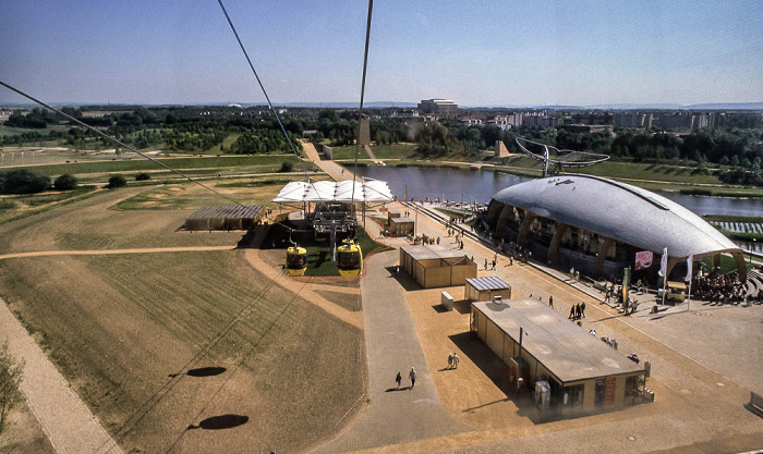 EXPO 2000: Blick aus der Seilbahn - EXPO-Park, Pavillon der Hoffnung / Wal Hannover