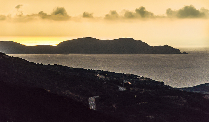 Golfe de la Revellata, La Revellata mit dem Phare de La Revellata (am rechten Ende) Arrondissement de Calvi