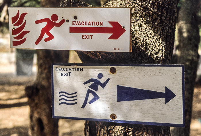 Ideal Camping: Evakuierungsschilder Galéria