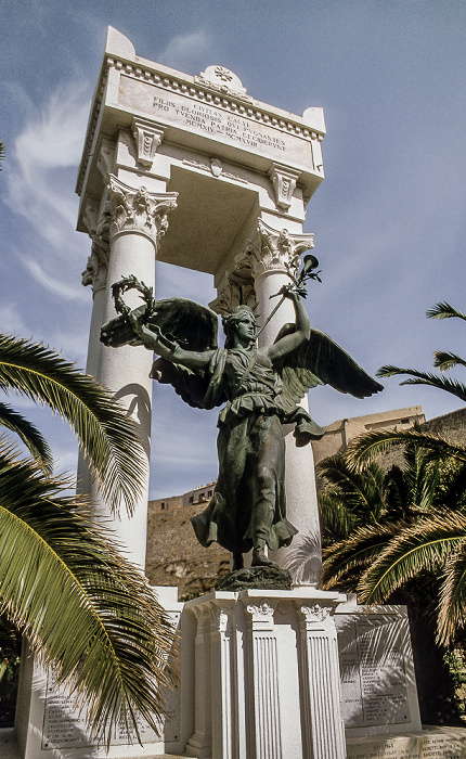 Avenue de L'Uruguay: Monument aux Morts Calvi