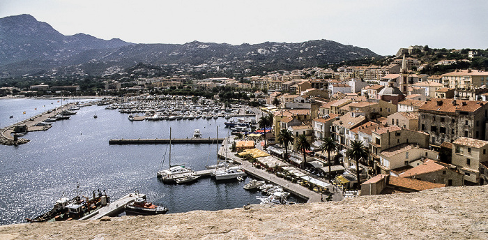 Blick von der Citadelle de Calvi: Hafen, Altstadt Calvi