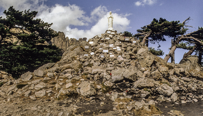 Col de Bavella: Statue Notre-Dame-des-Neiges Alta Rocca