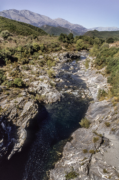 Blick von der Pont génois sur le Tavignano (Pont d'Altiani): Le Tavignano Arrondissement de Corte