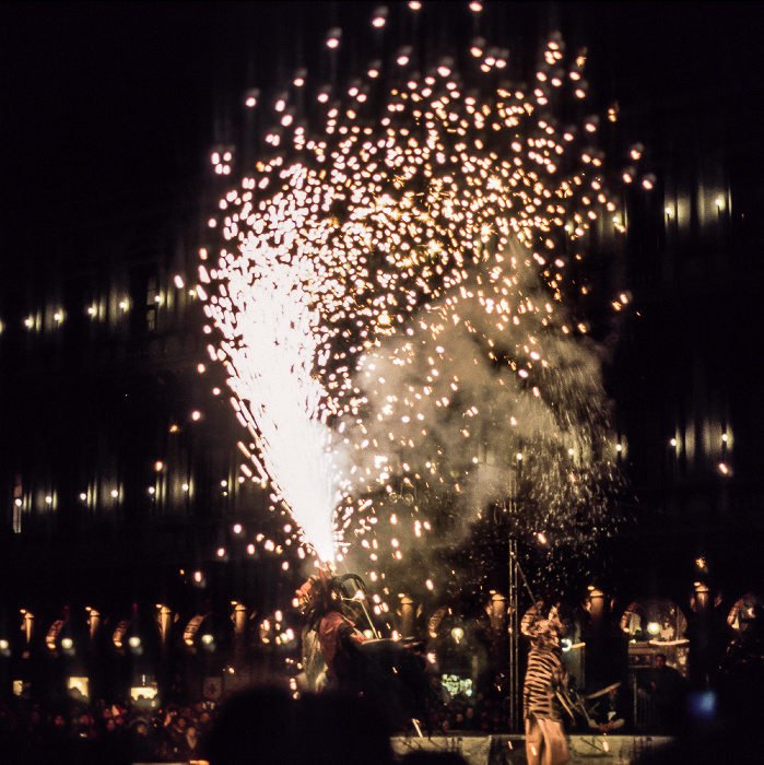 Piazza San Marco: Feuerspektakel (Karneval von Venedig) Venedig
