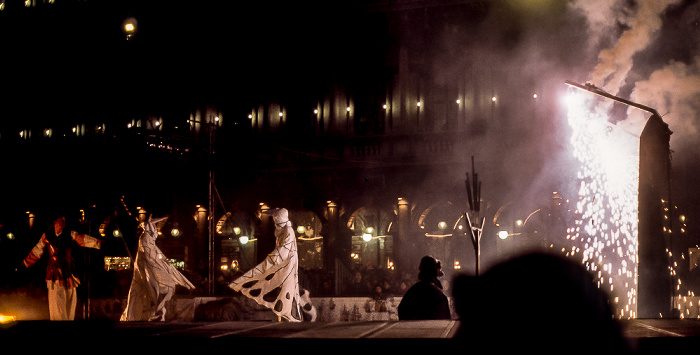 Piazza San Marco: Feuerspektakel (Karneval von Venedig) Venedig