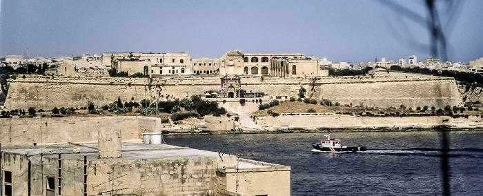Blick vom Misraħ Mattia Preti: Marsamxett Harbour, Il-Gżira Manoel mit dem Fort Manoel Valletta