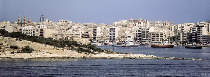 Blick vom Misraħ Mattia Preti: Marsamxett Harbour, Sliema Valletta