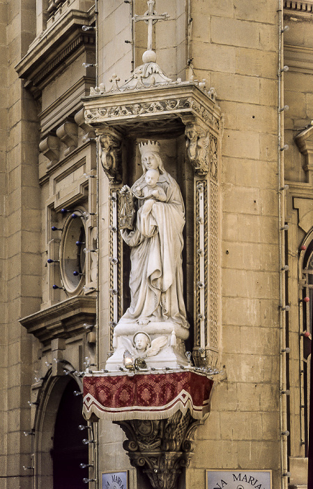 Old Theatre Street (Triq tat-Teatru l-Antik) / Old Mint Street (Triq iz-Zekka): Basilica of Our Lady of Mount Carmel (Karmelitenkirche) Valletta