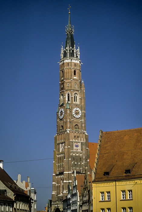 Altstadt: Martinskirche (Stadtpfarr- und Kollegiatstiftskirche St. Martin und Kastulus) Landshut 2001