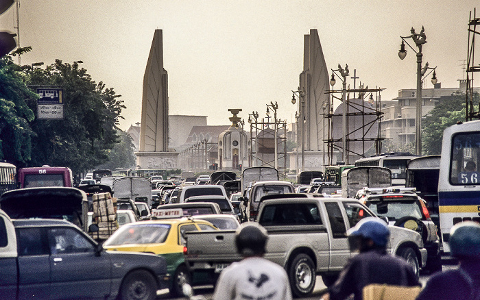 Ratchdamnoen Road: Demokratie-Denkmal Bangkok