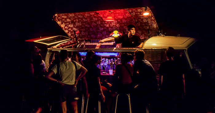 Bangkok Soi Rambuttri: Cocktail-Bar im umgebauten VW-Bus