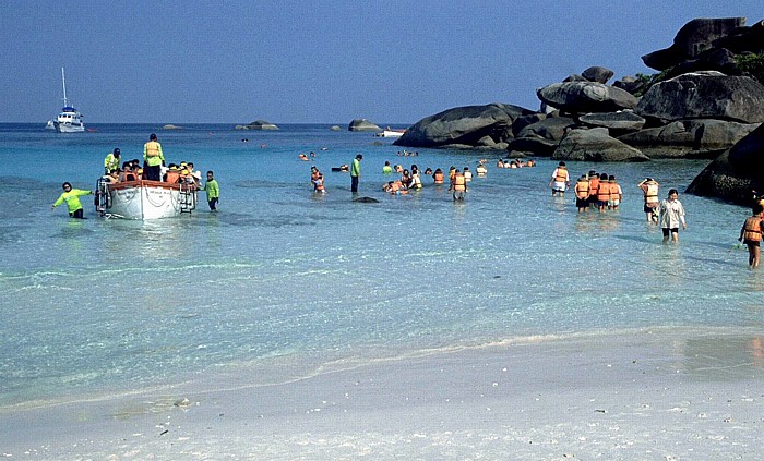 Touristen beim Schnorcheln vor Ko Similan Similan Islands