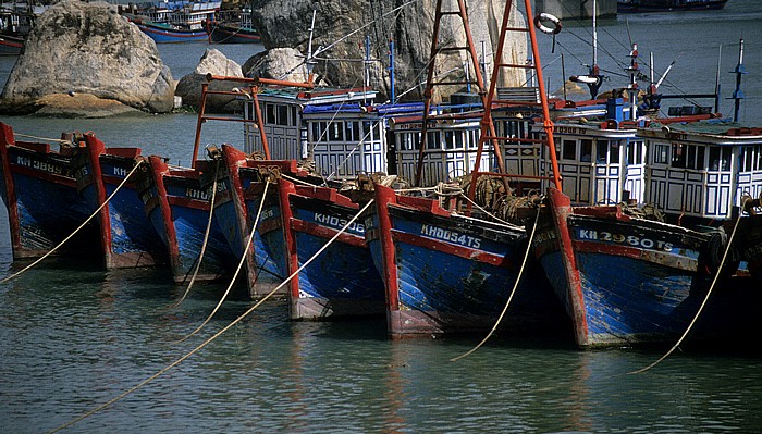 Blick von der Xom Bong-Brücke: Fischerboote Nha Trang