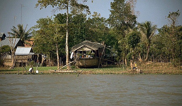 Trockengelegtes Hausboot Mekong-Delta